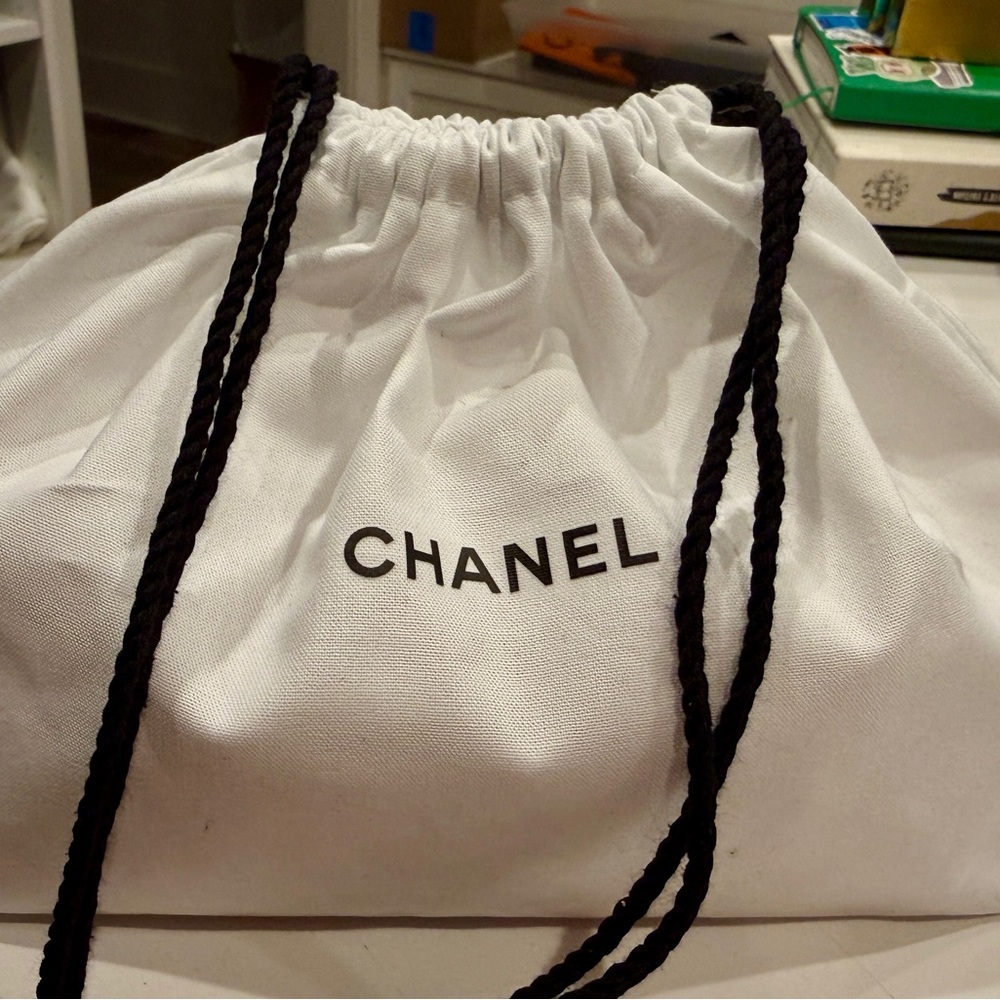 CHANEL White Bag with Black Drawstring